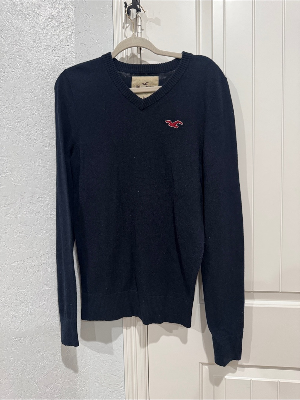 Hollister Men's Dark Navy V-Neck Sweater with Red Logo